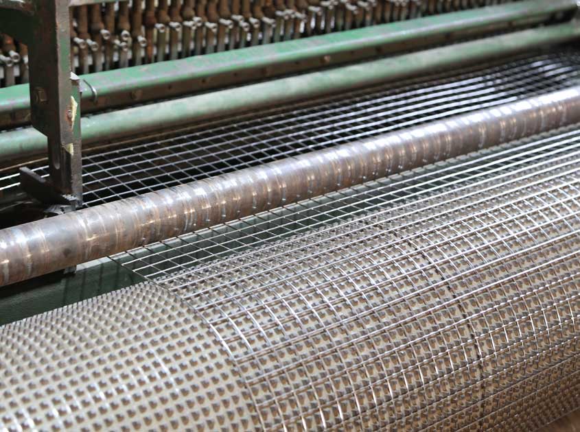 Rollos de Malla de Alambre Soldada: Resistentes, Versátiles y Fáciles de Usar