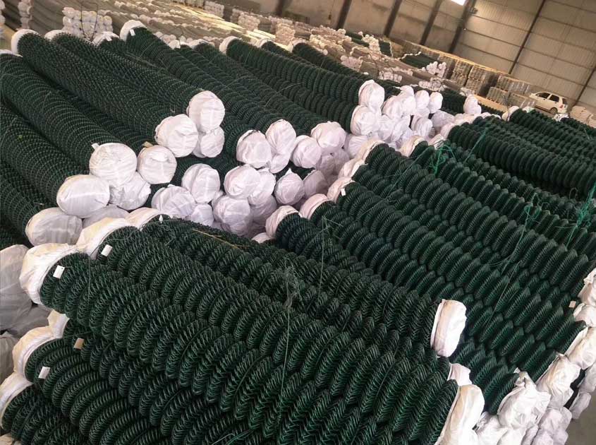 Cerca de malla metálica: Solución perimetral flexible y duradera