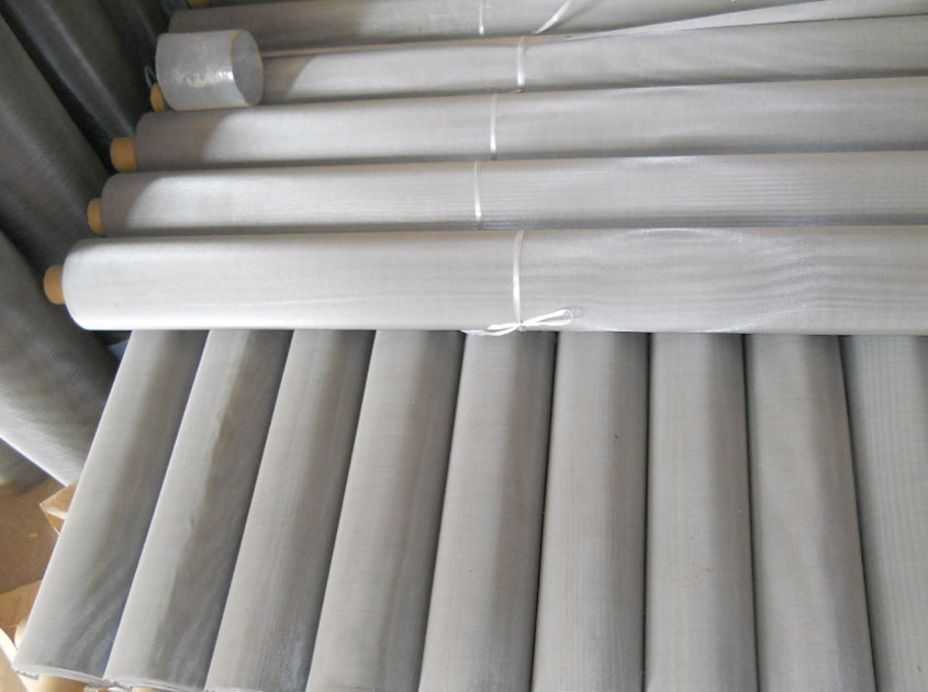 Malla de alambre galvanizado frente a acero inoxidable: materiales, aplicaciones y guía de compra