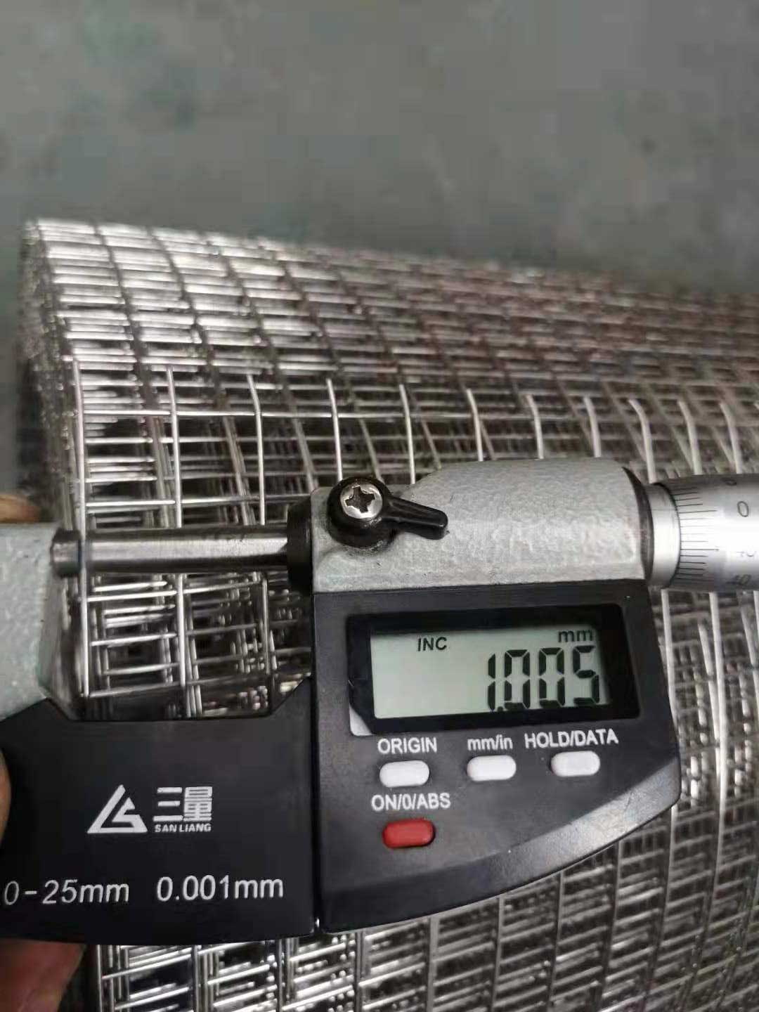Malla de alambre galvanizada por inmersión en caliente frente a electrogalvanizada: diferencias, recubrimiento y guía de compra